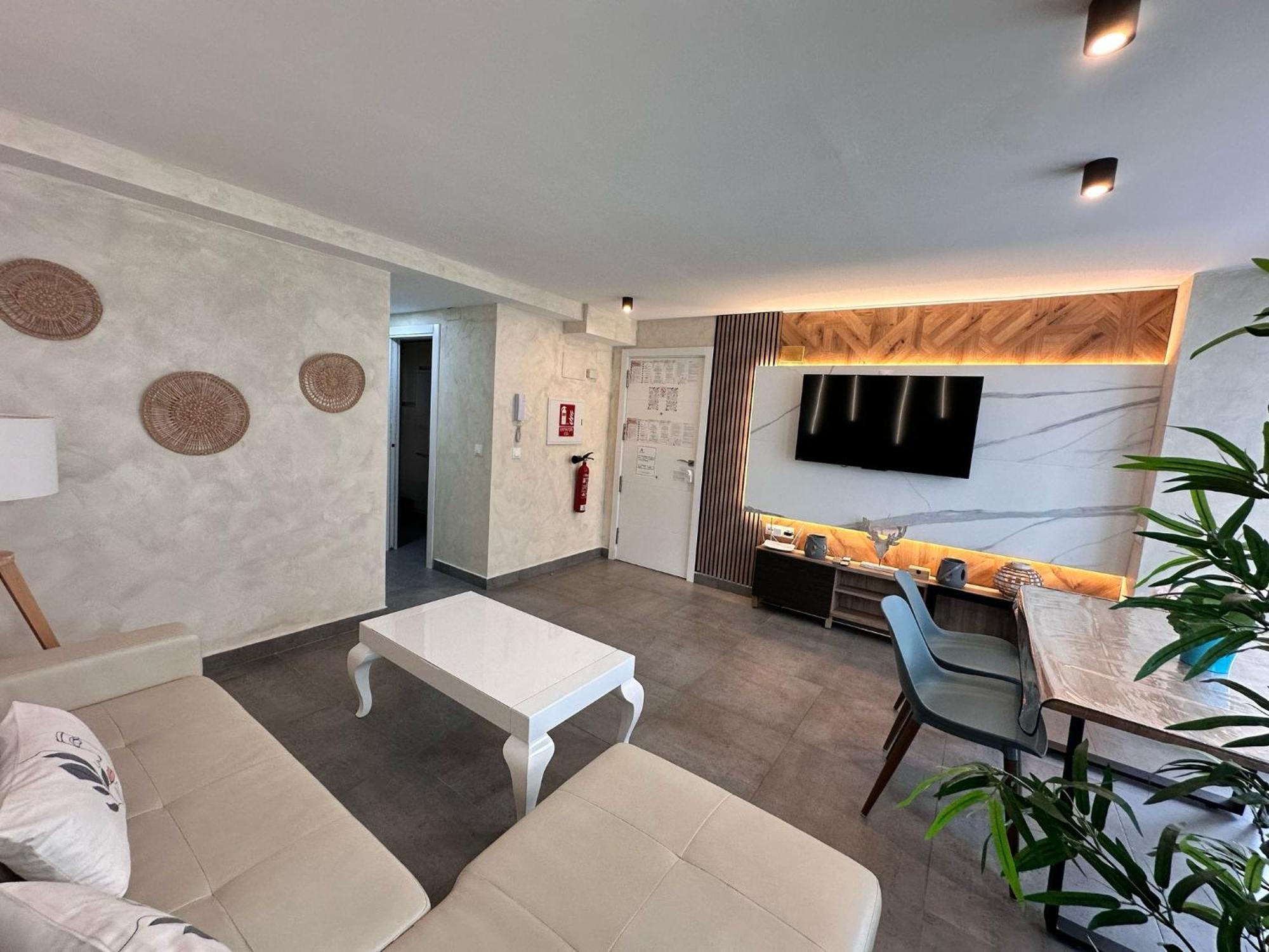 Playa Carihuela Apartamentos El Carmen Torremolinos Luaran gambar